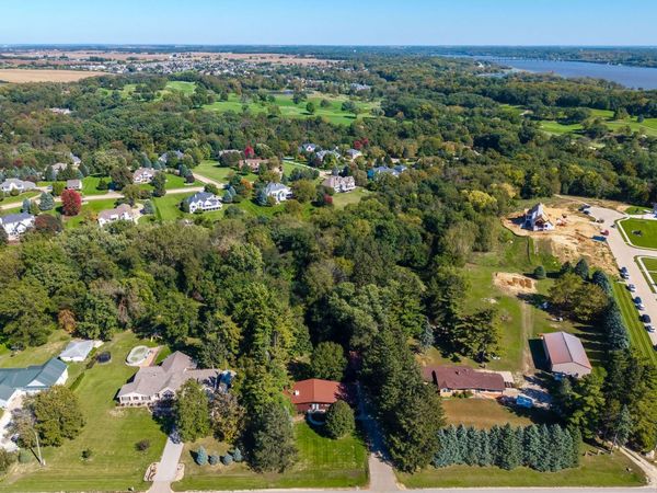 18815 Wells Ferry Road , Bettendorf, IA 52722