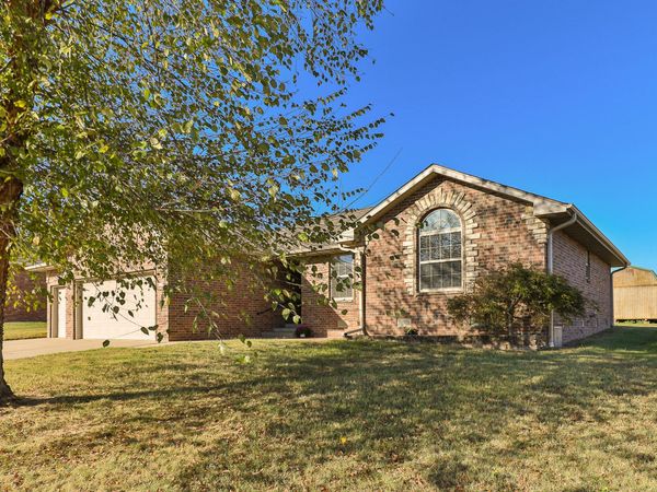 1385 S Mission Avenue , Bolivar, MO 65613