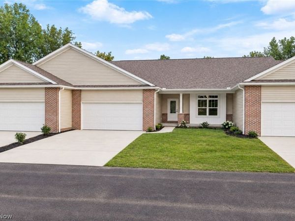 1219 Queen Anne Drive NW, Unit 1219, Massillon, OH 44647