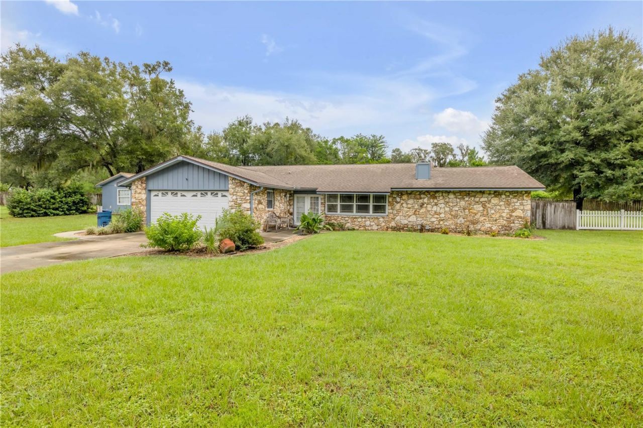 253 Grand Avenue, Deland, FL 32720 Main Photo
