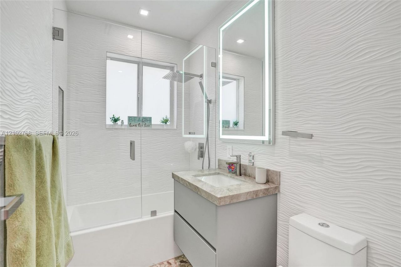 7640 Bayside Ln , Miami Beach, FL 33141 Photo
