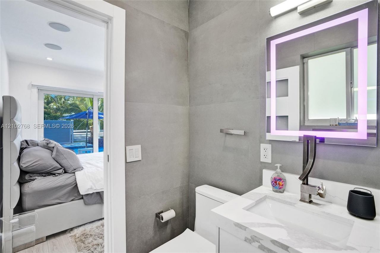 7640 Bayside Ln , Miami Beach, FL 33141 Photo