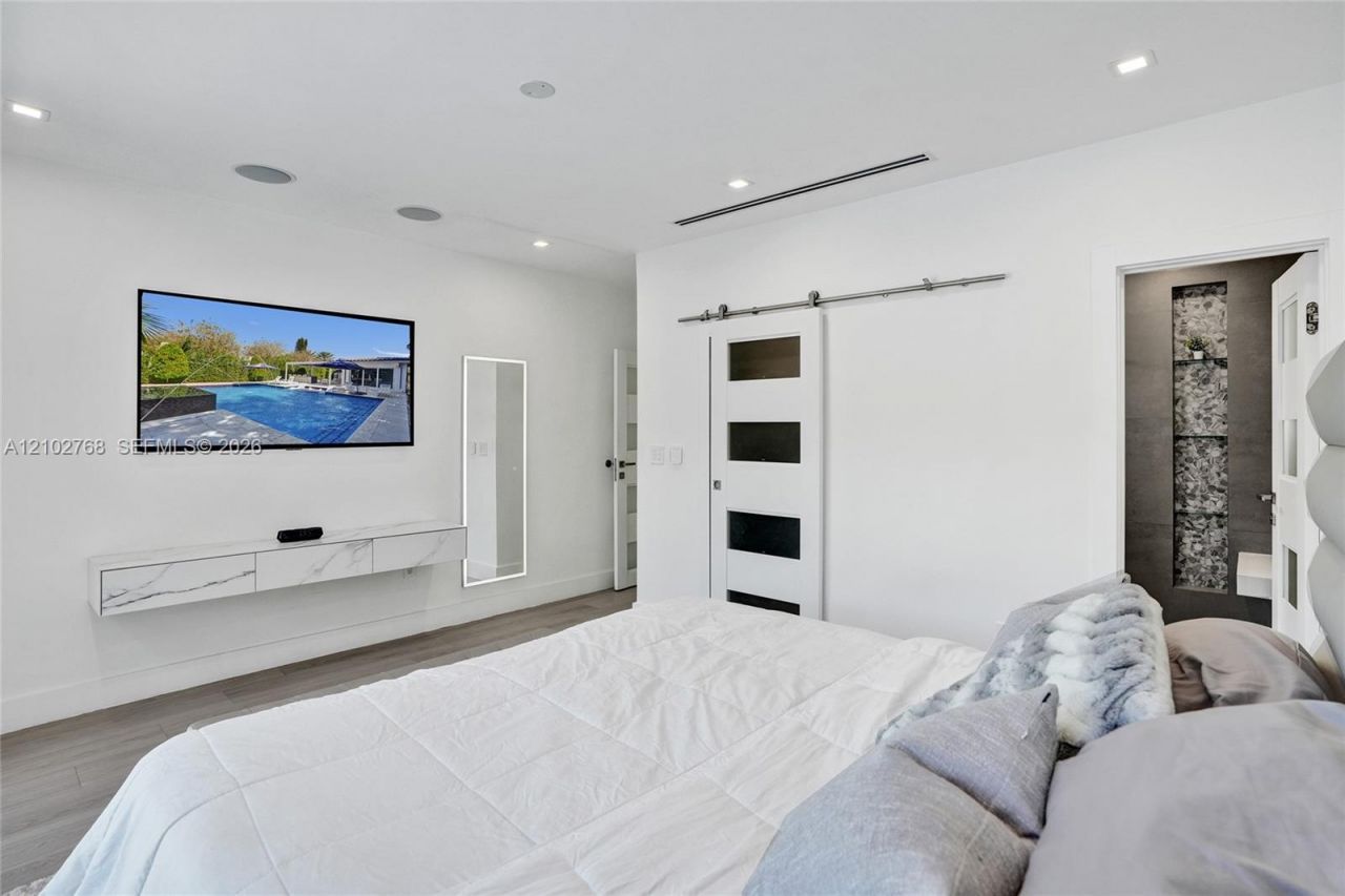 7640 Bayside Ln , Miami Beach, FL 33141 Photo