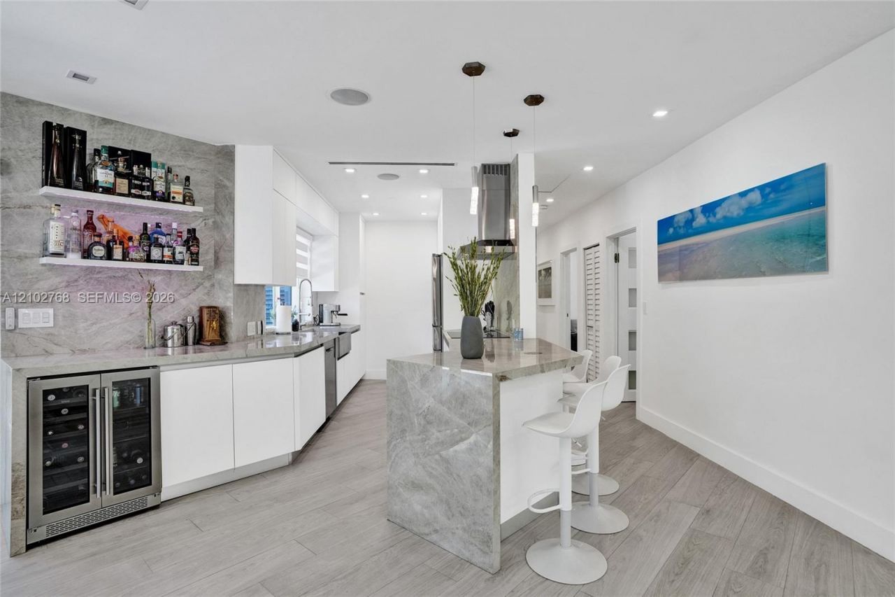 7640 Bayside Ln , Miami Beach, FL 33141 Photo