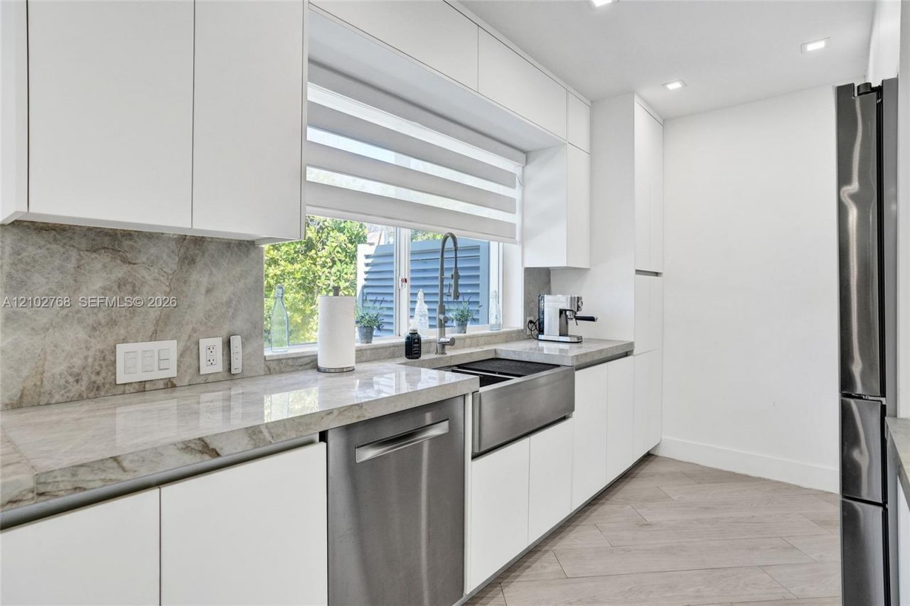 7640 Bayside Ln , Miami Beach, FL 33141 Photo