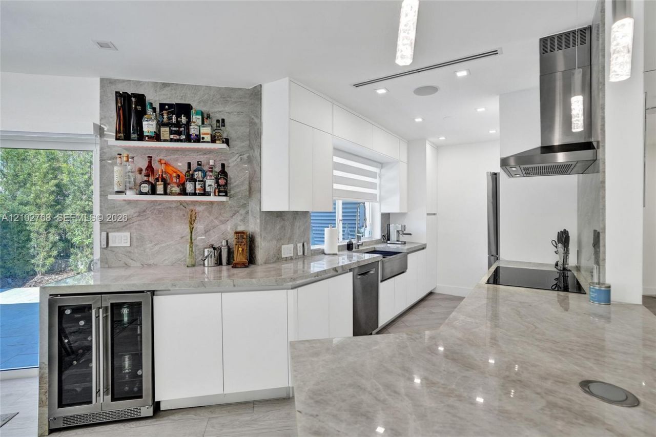 7640 Bayside Ln , Miami Beach, FL 33141 Photo