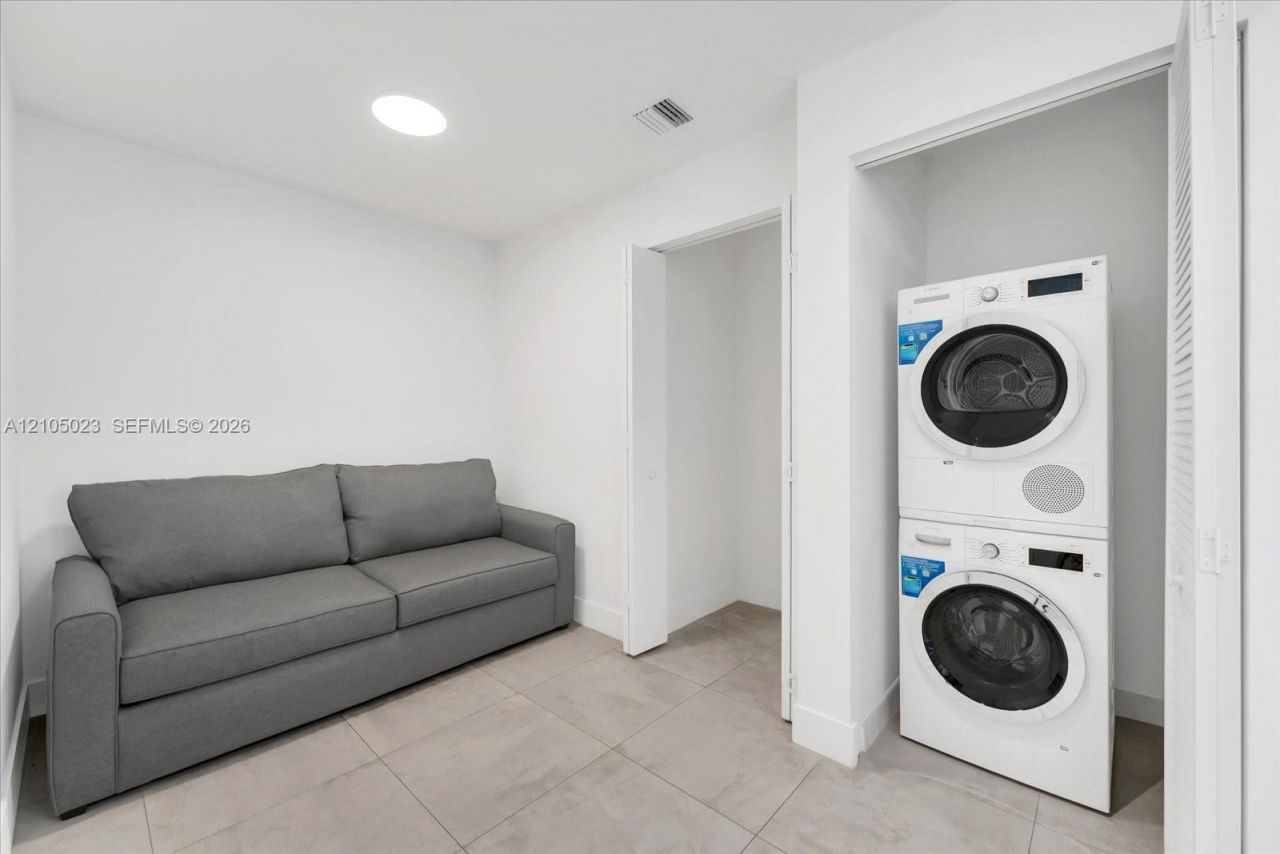 239 SW 9th St , Unit 1603, Miami, FL 33130 Photo
