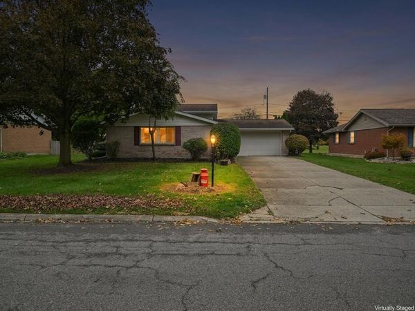 447 Edgefield Drive , Marion, OH 43302