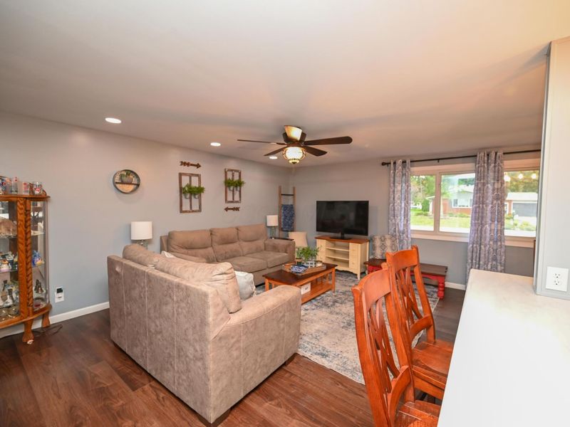 447 Edgefield Drive , Marion, OH 43302 Photo 4