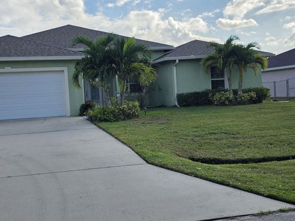 5838 NW Gillespie Avenue, Port St. Lucie, FL 34986
