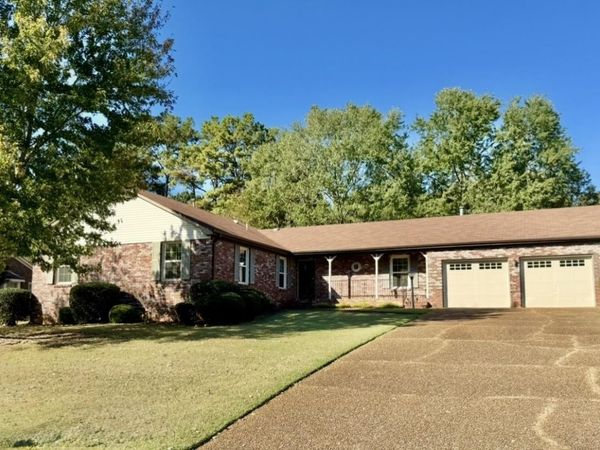 109 Creekwood Cir, Florence, AL 35630
