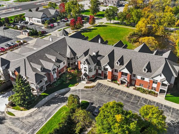 17490 Crest Hill Dr, Unit 10, Brookfield, WI 53045