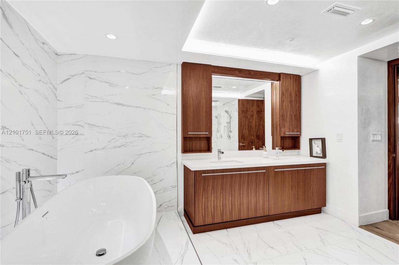 9401 Collins Ave, Unit 305, Surfside, FL 33154 Photo