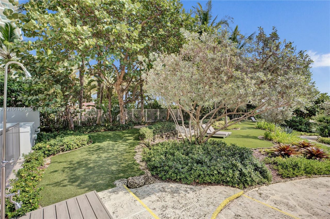 9401 Collins Ave, Unit 305, Surfside, FL 33154 Photo
