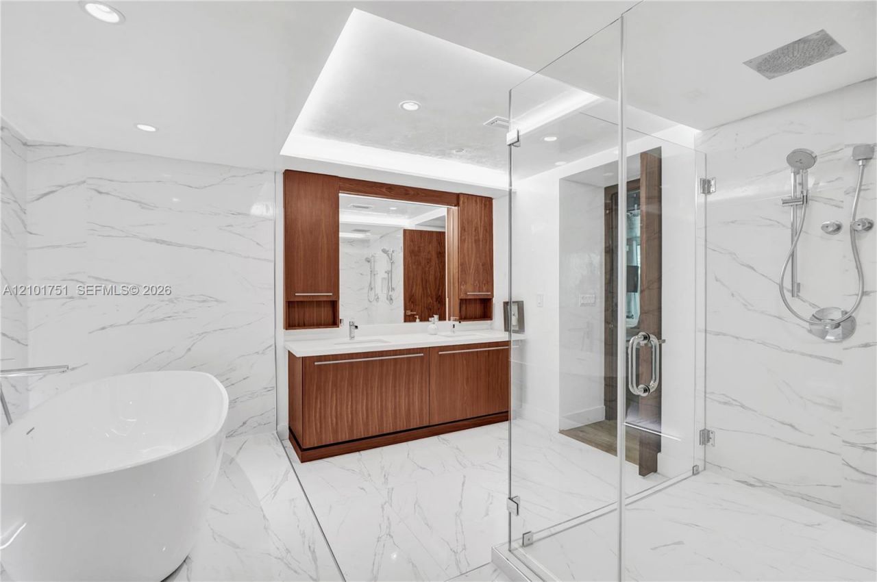 9401 Collins Ave, Unit 305, Surfside, FL 33154 Photo