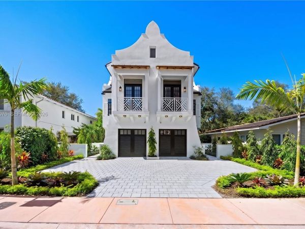 2710 Le Jeune Rd , Coral Gables, FL 33134