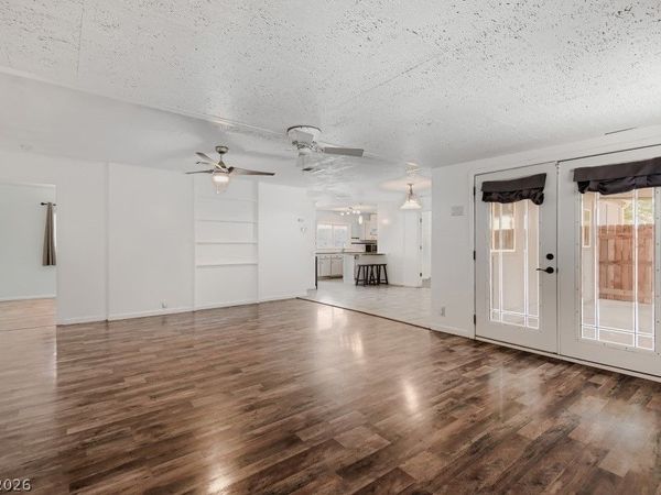 5422 N Sir Richard Drive, Las Vegas, NV 89110