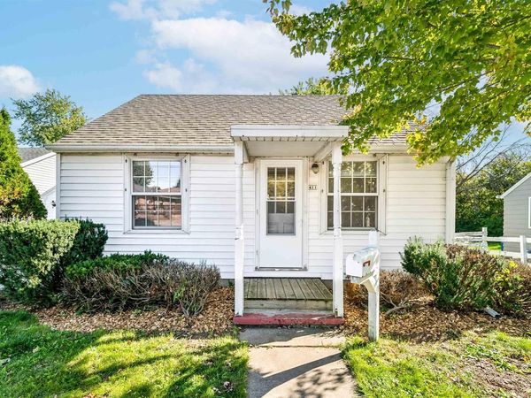 411 S WASHINGTON STREET, Combined Locks, WI 54113
