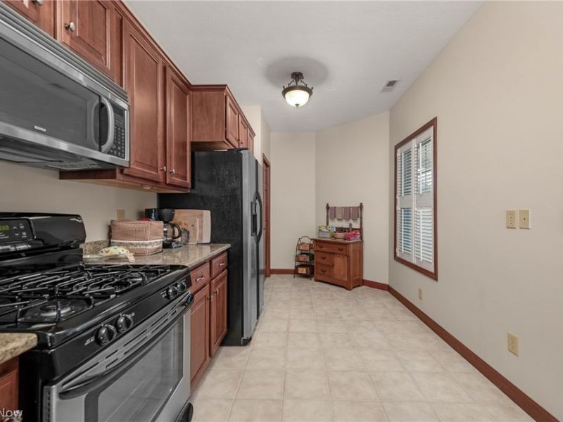 2972 Whispering Shores Drive, Vermilion, OH 44089 Photo 6