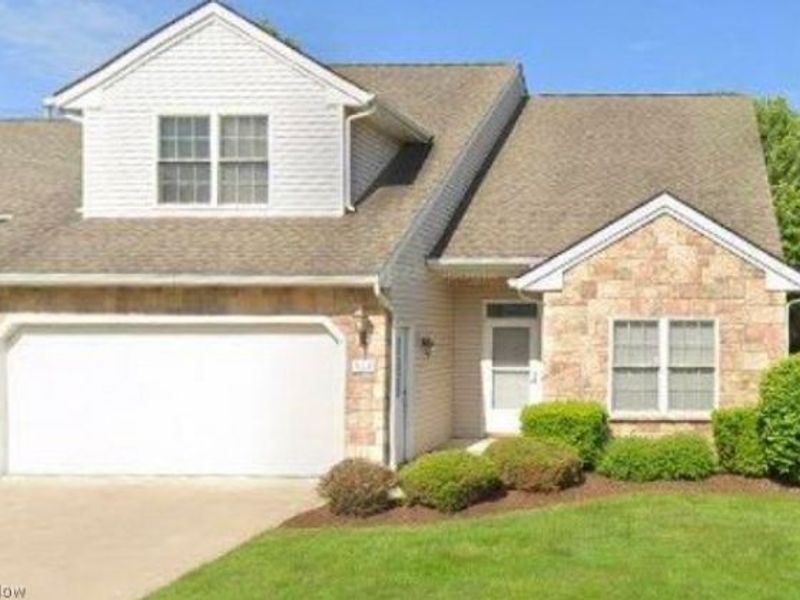324 Cobblestone Drive, Mayfield Heights, OH 44143 Photo 1