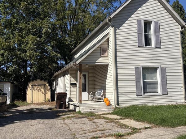 209 Mineral Street, Grand Ledge, MI 48837