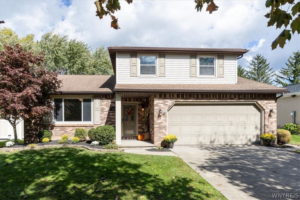 252 Barbados Drive, Buffalo, NY 14227 Main Photo