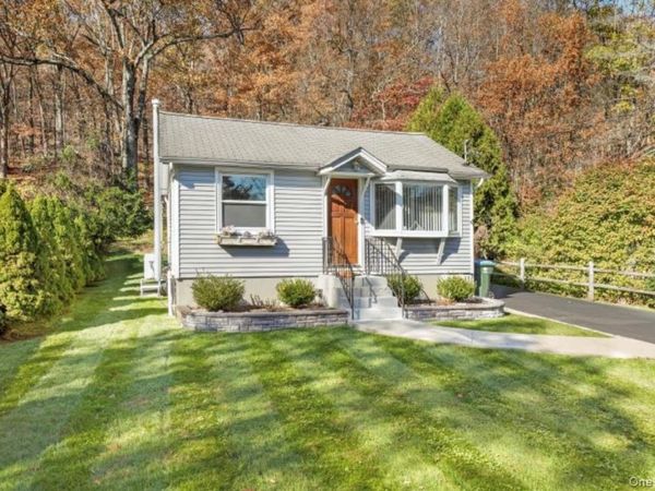 4 Village Drive, Greenwood Lake, NY 10925