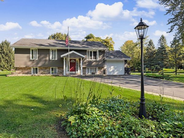 S88W30964 Meyer Dr, Mukwonago, WI 53149