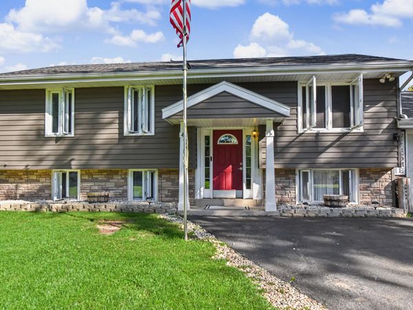 S88W30964 Meyer Dr, Mukwonago, WI 53149