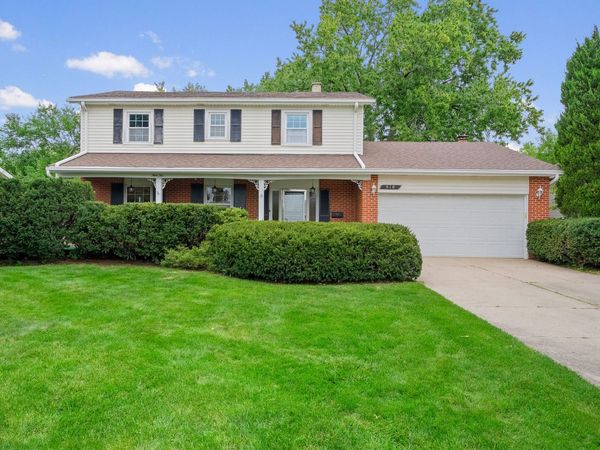 910 Cherokee Drive , Darien, IL 60561