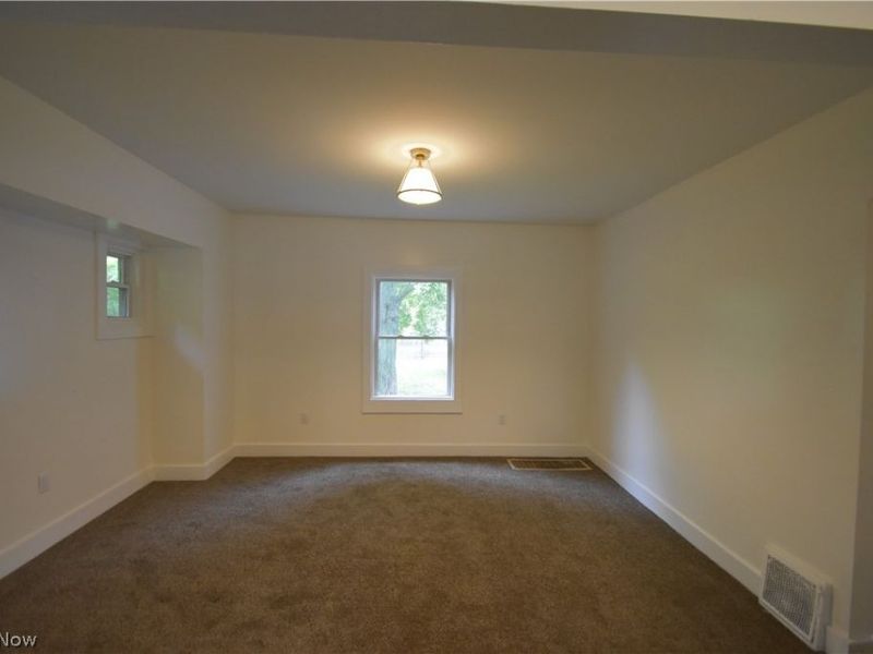637 Woodbine Avenue SE, Warren, OH 44483 Photo 8
