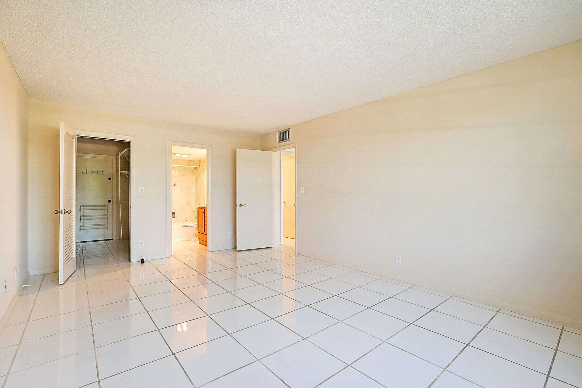2121 N Ocean Boulevard, Unit 302E, Boca Raton, FL 33431 Photo
