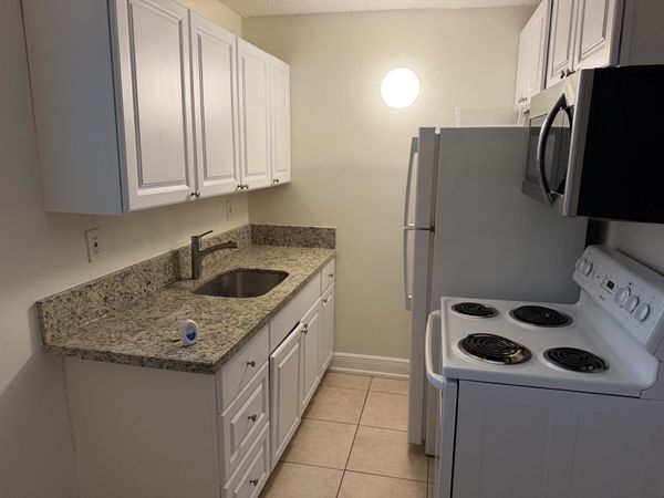 1151 NE 16th Court, Unit 8, Fort Lauderdale, FL 33305