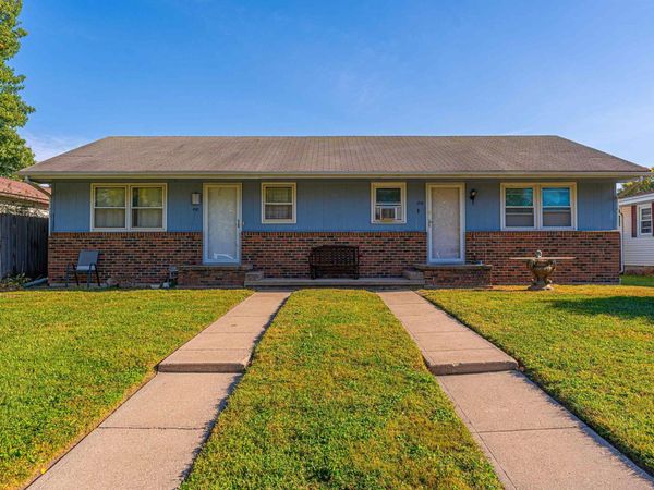 414 Frorer Avenue, Unit 410, Lincoln, IL 62656