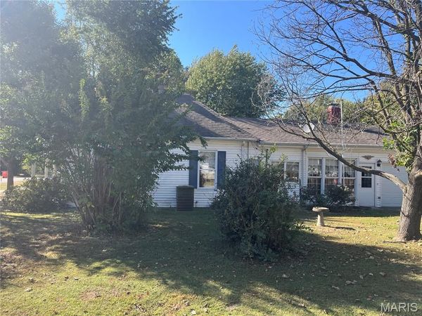 201 W King Street , Sorento, IL 62086