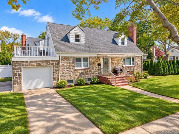 471 Beech Street , New Hyde Park, NY 11040