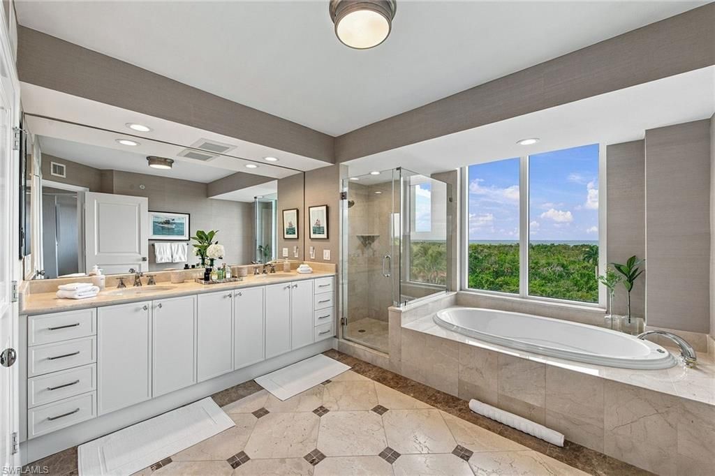 6597 Nicholas Blvd, Unit 601, Naples, FL 34108 Photo