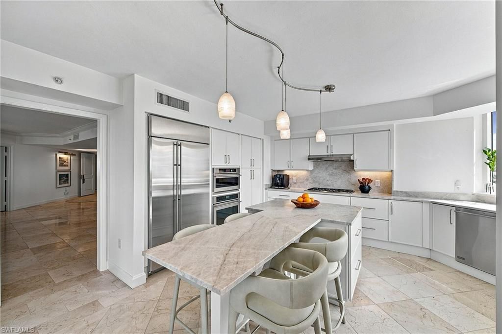 6597 Nicholas Blvd, Unit 601, Naples, FL 34108 Photo