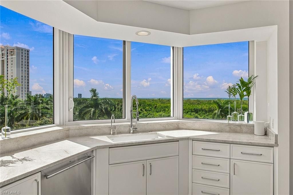 6597 Nicholas Blvd, Unit 601, Naples, FL 34108 Photo
