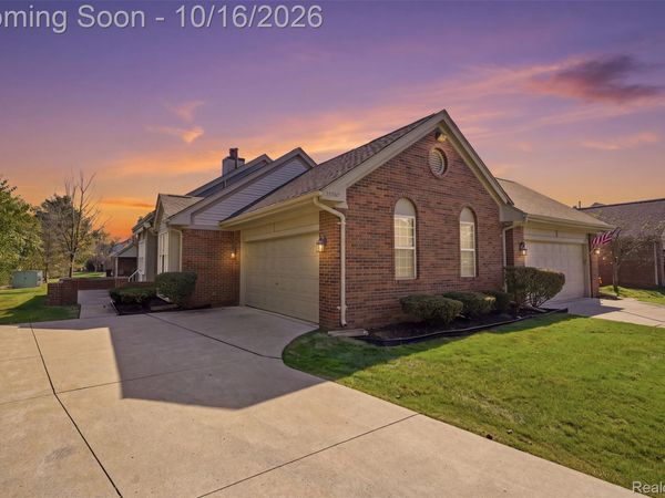 15710 Golfview Drive, Riverview, Mi 48193