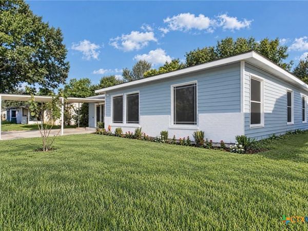 3504 Avondale Street , Victoria, TX 77901