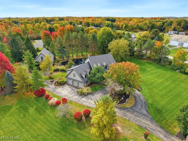 11205 Hampton Ridge Drive, Chardon, OH 44024 Photo 2
