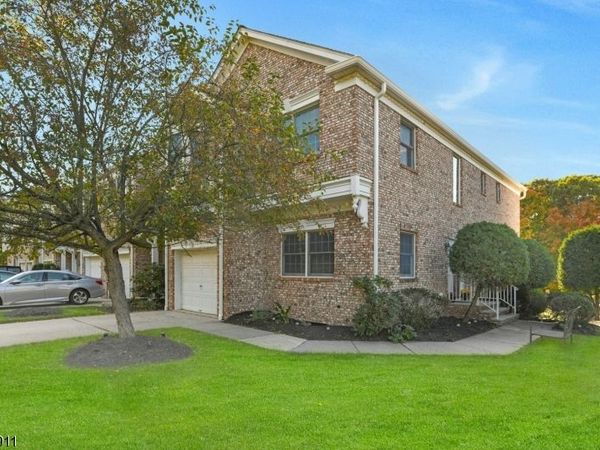 25 Hidden Pond Ct, Raritan, NJ 08869