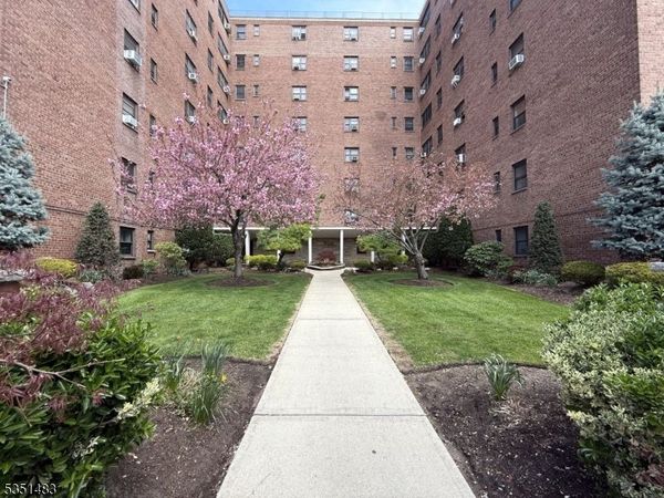 208 Anderson St, Hackensack, NJ 07601