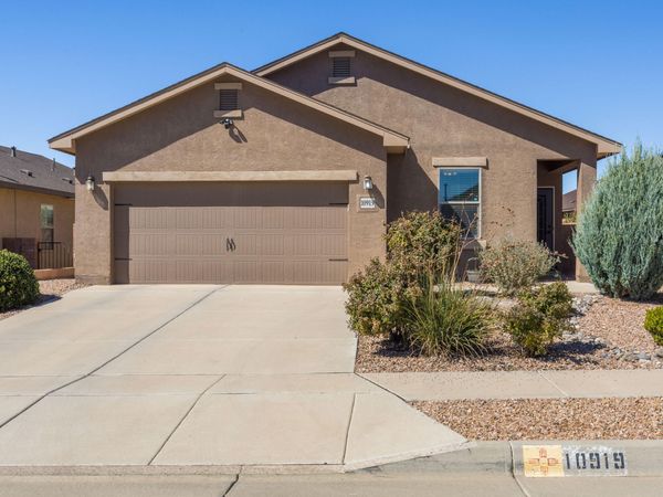 10919 Topacio Street NW, Albuquerque, NM 87114