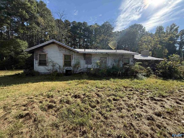 110 May Road, Hartselle, AL 35640