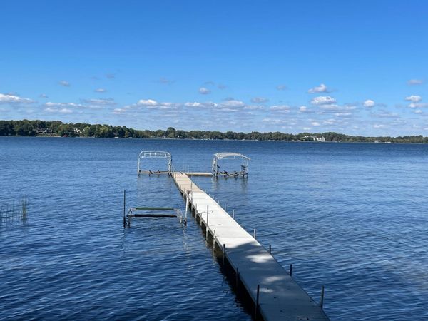 44 Peninsula Road , Dellwood, MN 55110