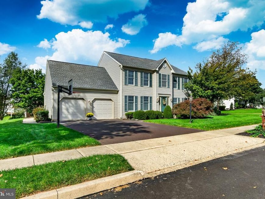 211 Green Bank Way, Harleysville, PA 19438 Main Photo