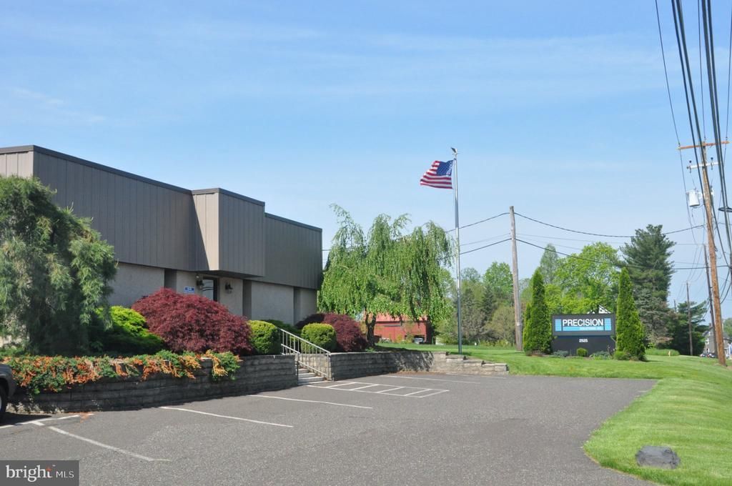 2525 TOLLGATE ROAD, QUAKERTOWN, PA 18951