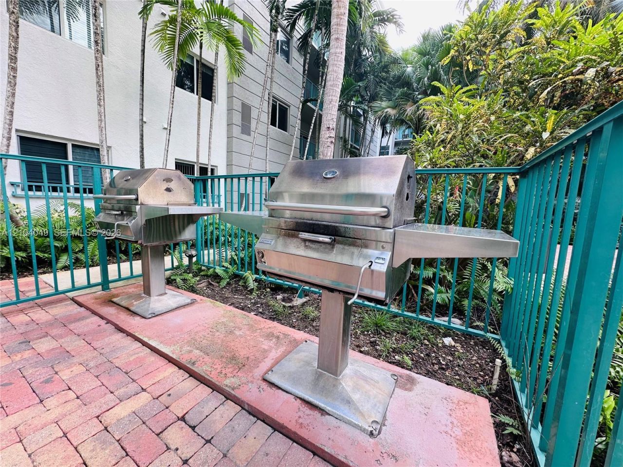 6001 SW 70th St , Unit 654, South Miami, FL 33143 Photo
